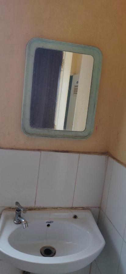 Hotel Rajesh Deluxe Kolhapur Buitenkant foto