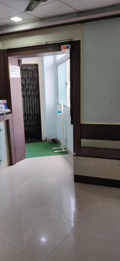 Hotel Rajesh Deluxe Kolhapur Buitenkant foto