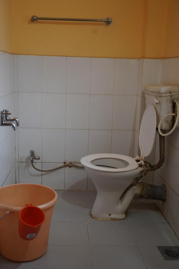 Hotel Rajesh Deluxe Kolhapur Buitenkant foto