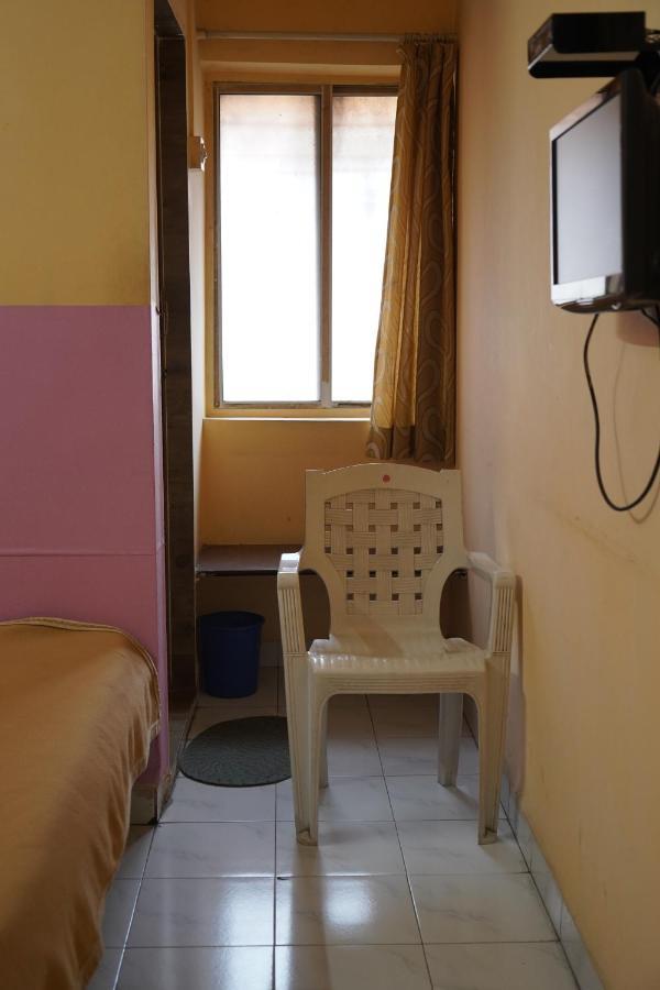 Hotel Rajesh Deluxe Kolhapur Buitenkant foto