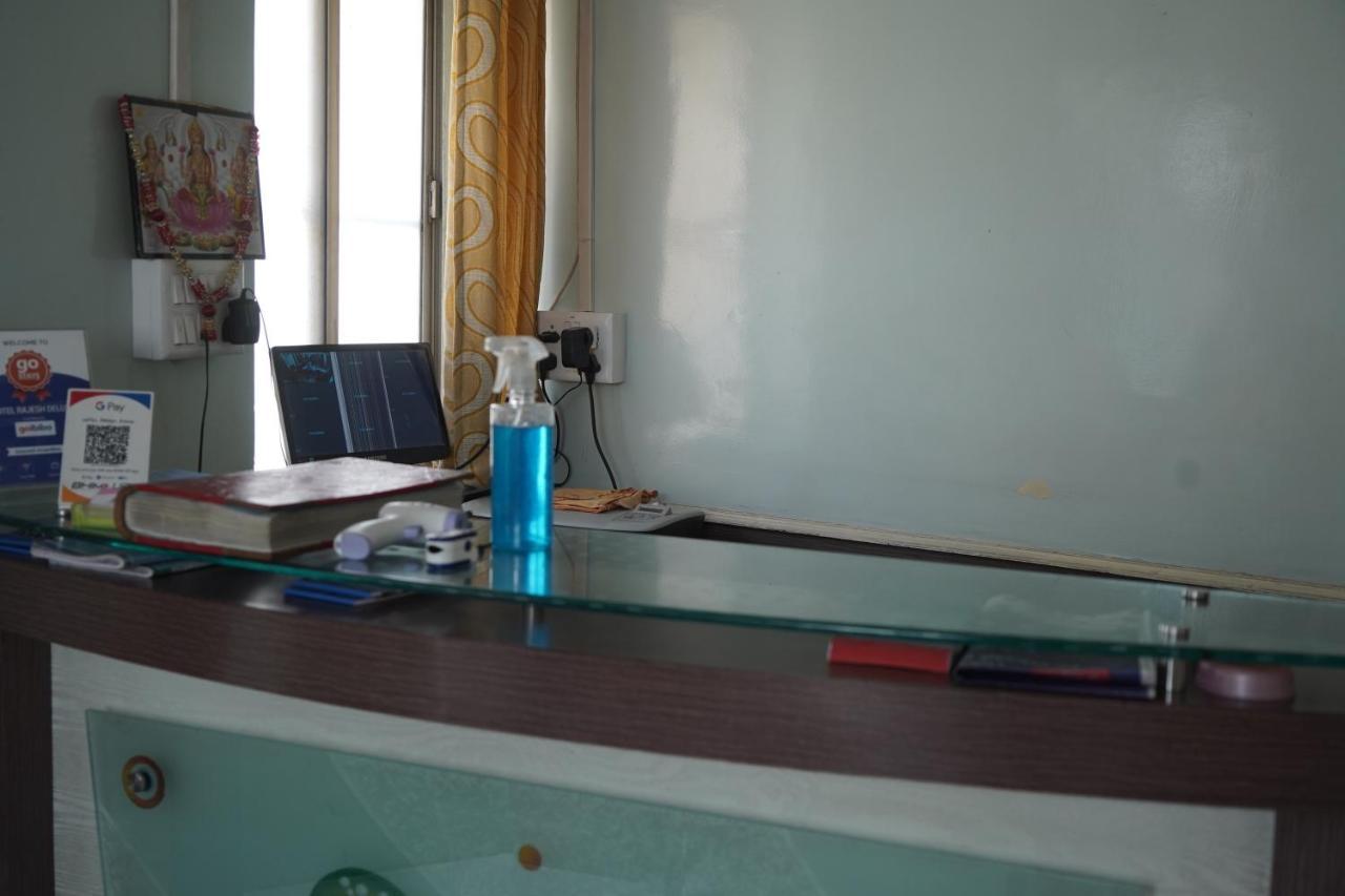 Hotel Rajesh Deluxe Kolhapur Buitenkant foto