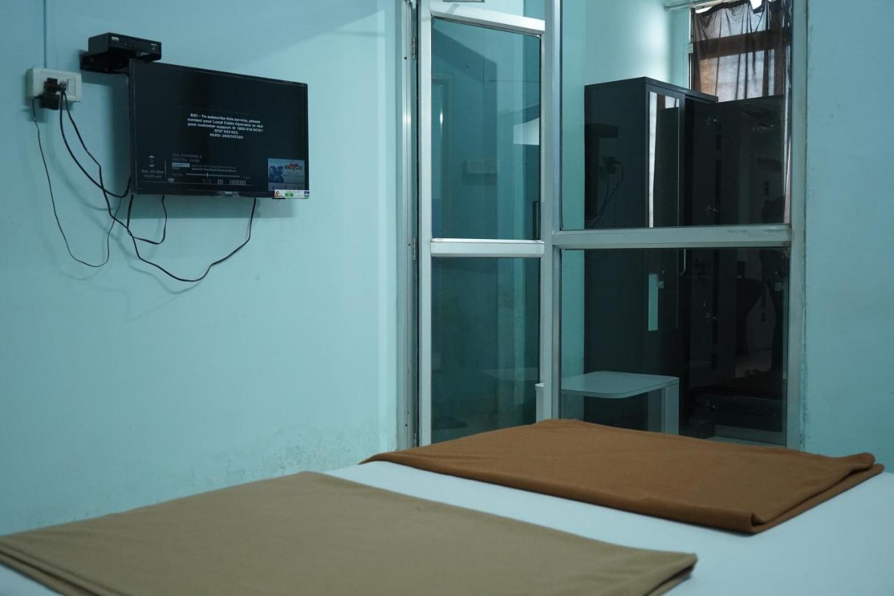 Hotel Rajesh Deluxe Kolhapur Buitenkant foto