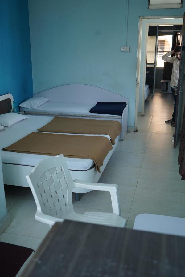 Hotel Rajesh Deluxe Kolhapur Buitenkant foto